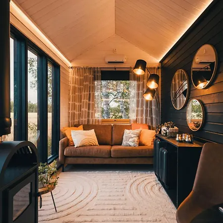 דירה Piilotupa אינארי